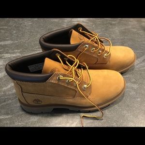 Women’s new Timberland Nellie chukka boot 6.5